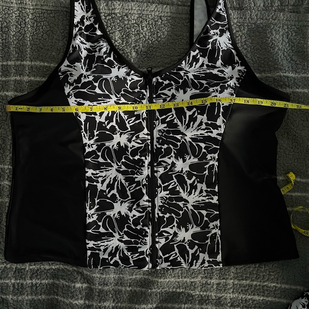 Swimsuit - Picture 5 of 5